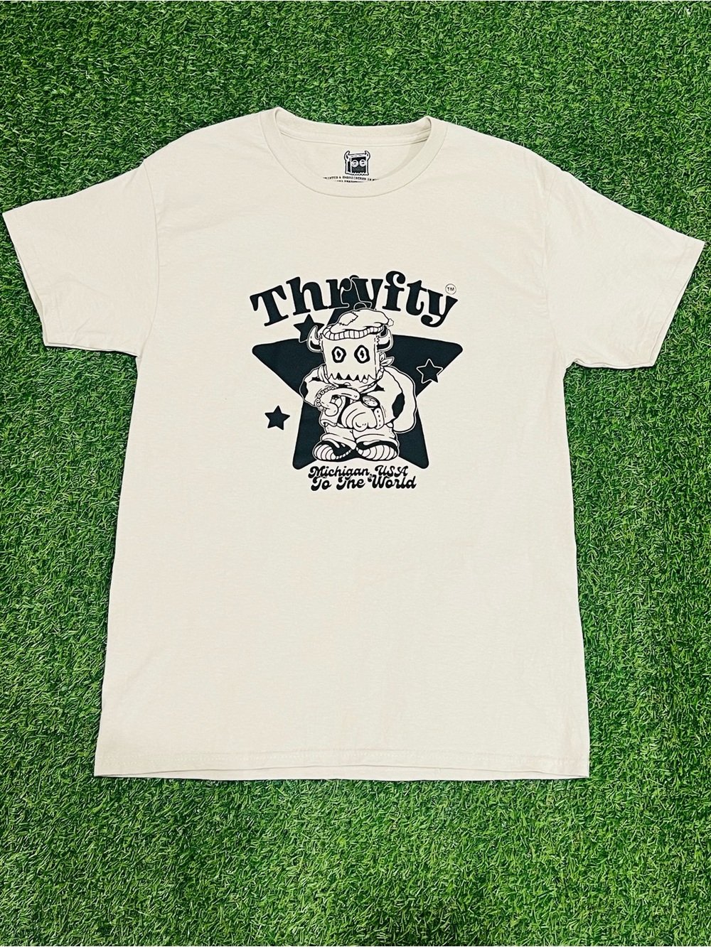 Thryfty Graphic T-Shirt Beige Black Logo Streetwear Tee Michigan USA Size M💎
